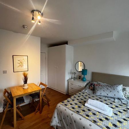 Flat In London Apartment ภายนอก รูปภาพ