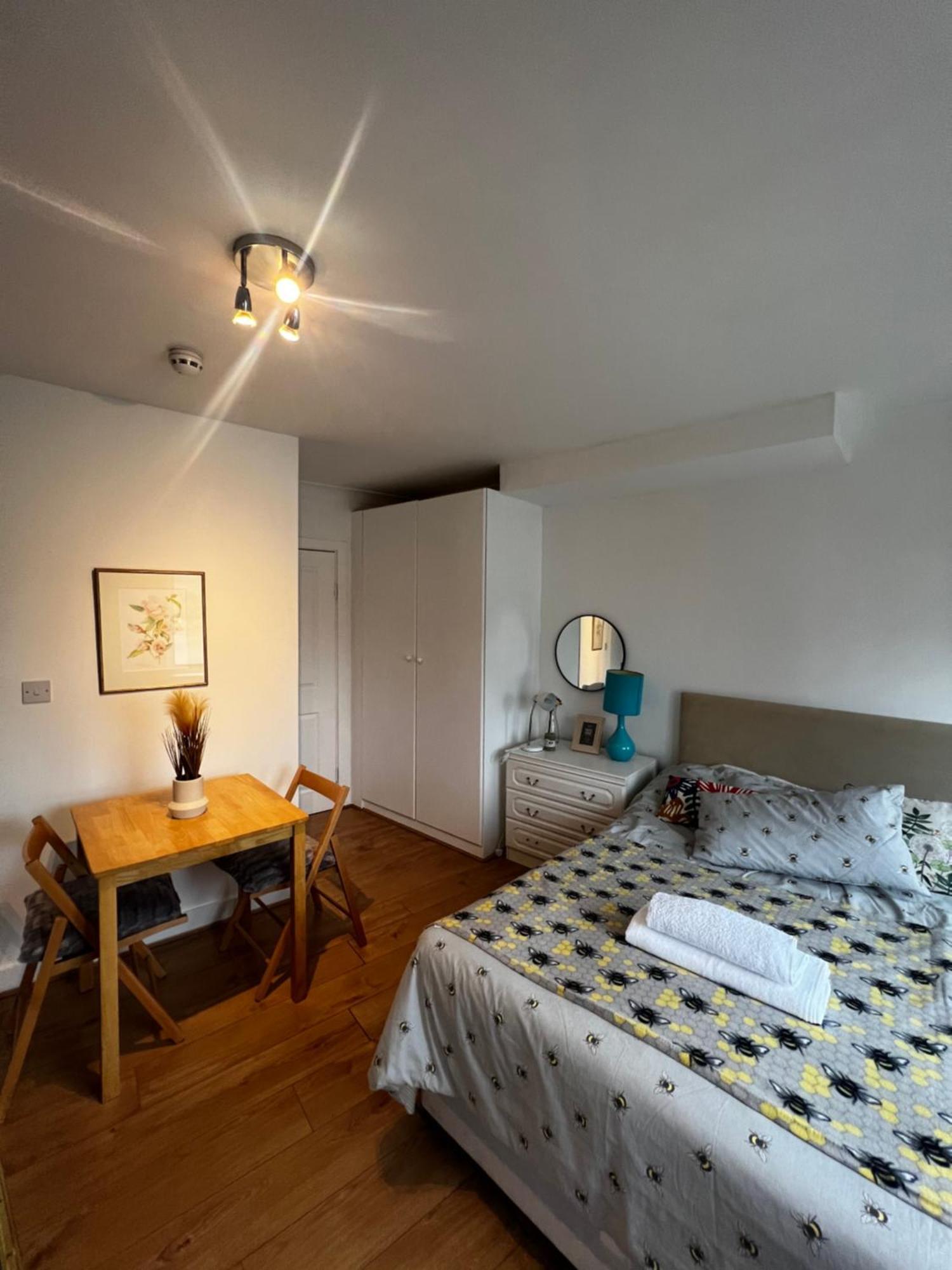 Flat In London Apartment ภายนอก รูปภาพ